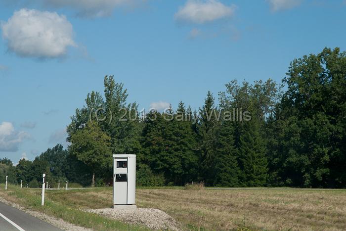 IMG_8817.jpg - Speed camera to catch motorists along the highway in Estonia