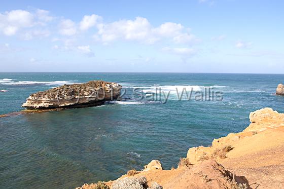 IMG_6856-Edit.jpg - Outcrop on the coastline of the Great Ocean Road, Victoria, Australia