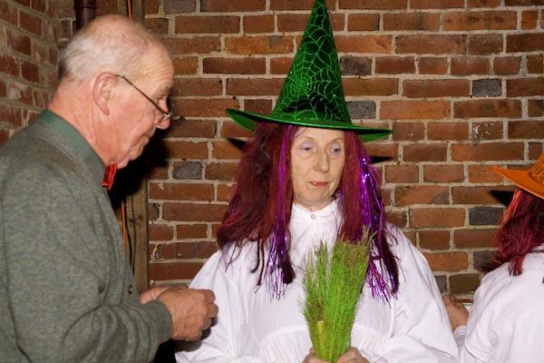 IMG_2789.jpg - Witch & Musician in Dressing Room